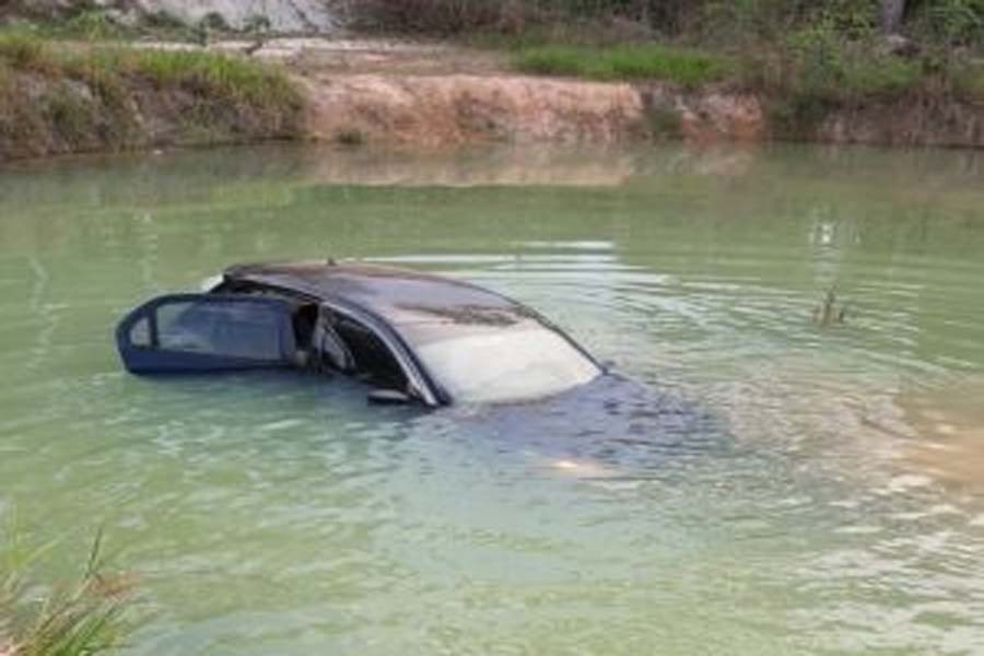 Banhista embriagado tenta manobrar carro e cai em represa de balneário em Cabixi - News Rondônia