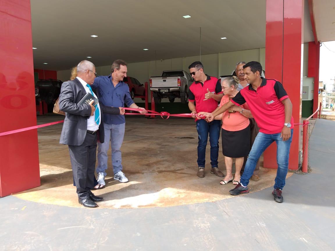 PREFEITO PARTICIPA DA INAUGURAÇÃO DE AUTO CENTER E PARABENIZA POCONÉ VEÍCULOS POR INVESTIR EM ROLIM DE MOURA - News Rondônia