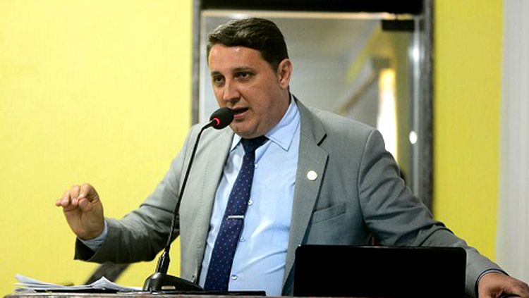 CÂMARA MUNICIPAL: VEREADOR JÚNIOR CAVALCANTE APRESENTA PROJETO QUE AMPARA FILHOS DE SERVIDORES - News Rondônia