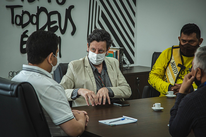 Deputado Jair Montes se reúne com diretor do Detran e representantes dos taxistas e moto taxistas - News Rondônia