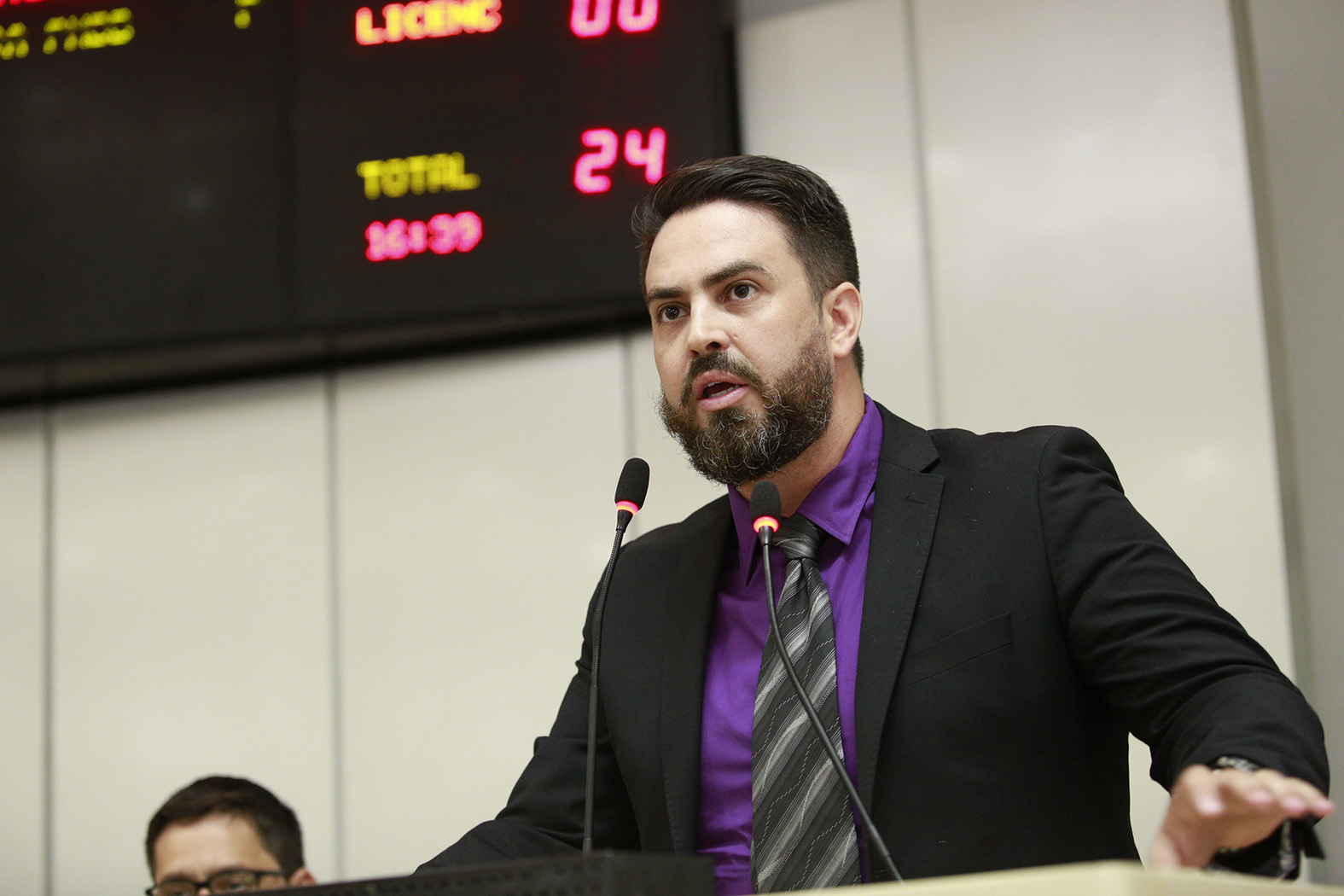 LÉO MORAES INSPIRA REDAÇÃO DE DIFERENTES PROJETOS DE LEI - News Rondônia