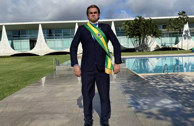 CASA NOVA: VESTIDO DE BOLSONARO, CARIOCA ANUNCIA QUE VAI PARA RECORD - News Rondônia