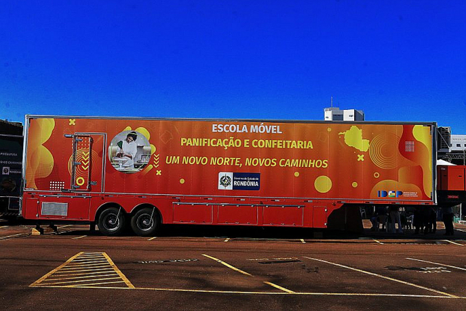 DESENVOLVIMENTO Governo de Rondônia amplia oferta de educação profissional no Estado com aquisição de quatro escolas móveis - News Rondônia