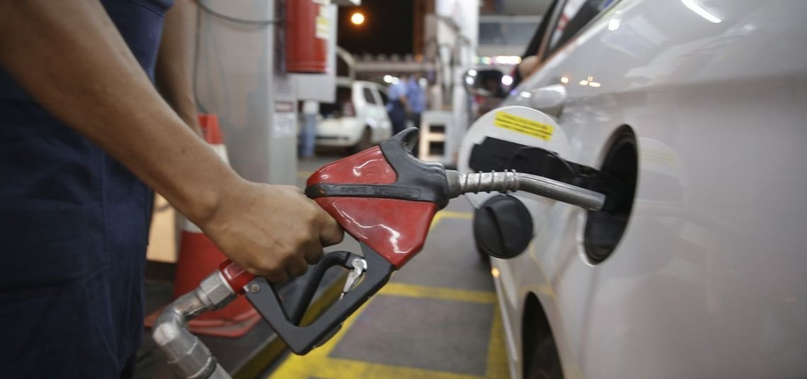 EM MEIO A TENSÕES POLÍTICAS, PREÇO DA GASOLINA SOBE 4,31% EM QUATRO MESES NO BRASIL - News Rondônia