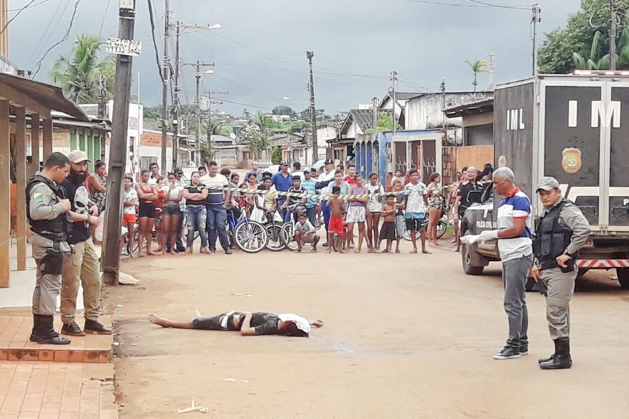 HOMEM É EXECUTADO COM CERCA DE 10 TIROS NA FRENTE DA ESPOSA EM RIO BRANCO - News Rondônia