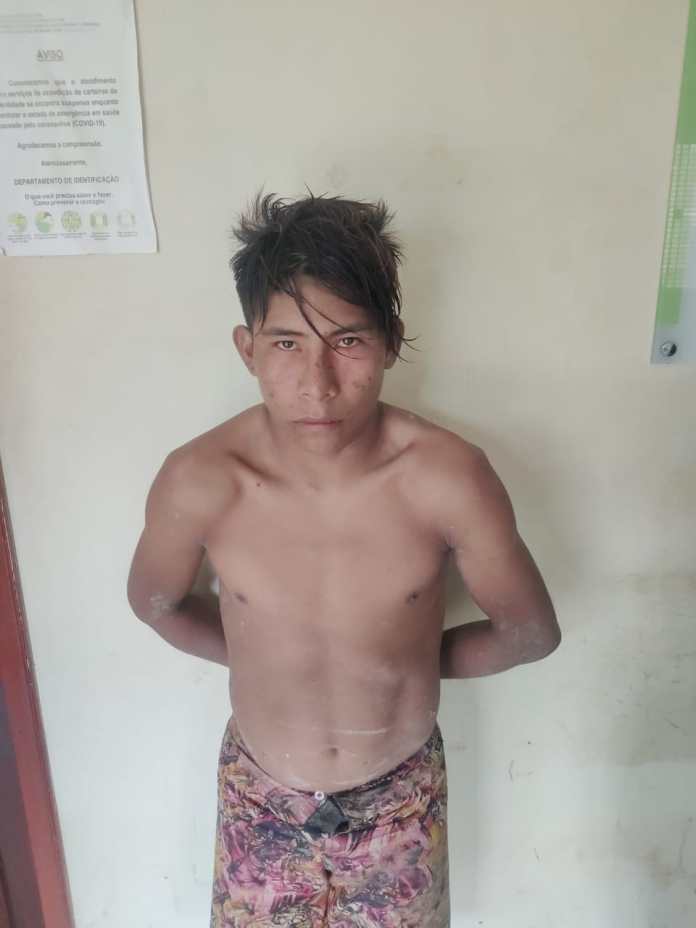 URGENTE: Indígena mata pai a facadas e irmão de 12 anos enforcado - IMAGEM FORTE - News Rondônia