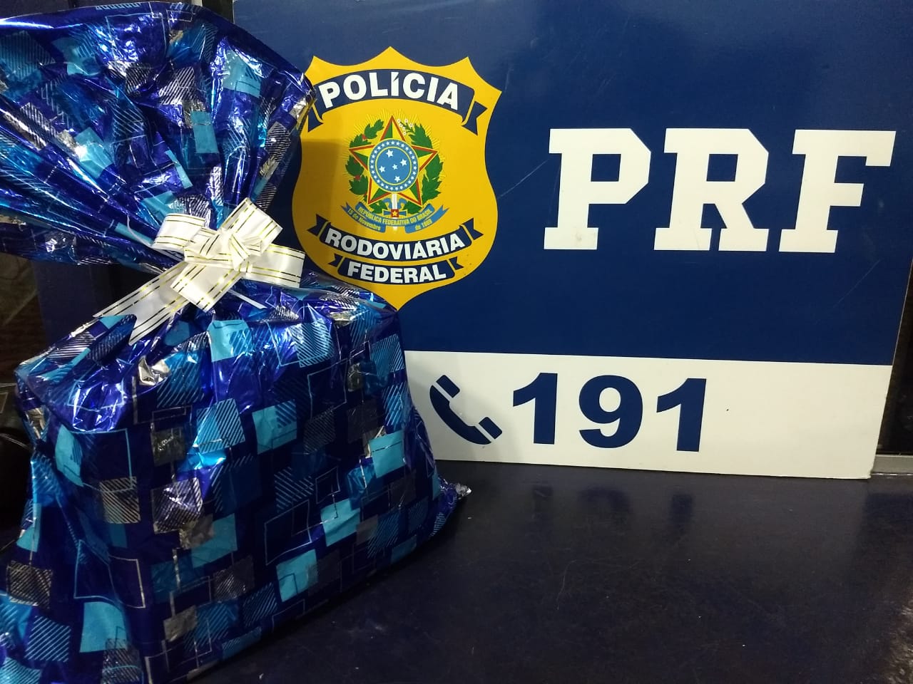 MULHER É DETIDA COM TRÊS QUILOS DE COCAÍNA EMBALADOS COMO PRESENTE - News Rondônia