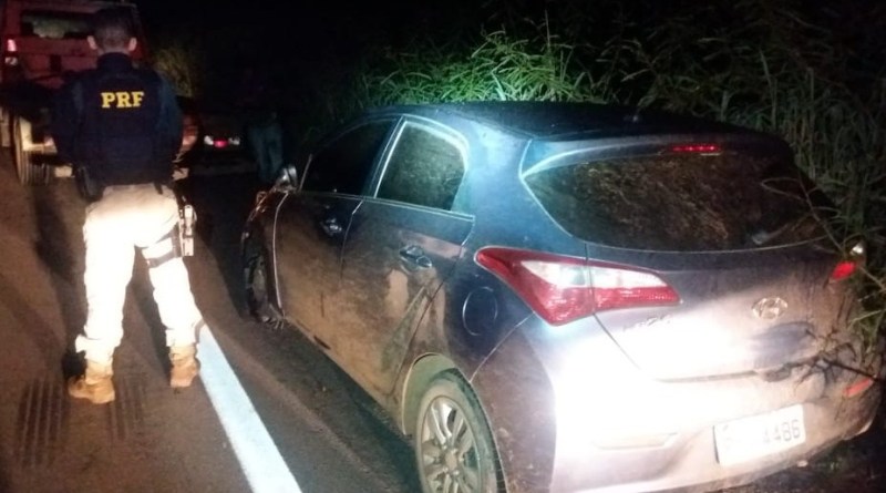 EM PORTO VELHO, PRF RECUPERA CARRO ROUBADO - News Rondônia