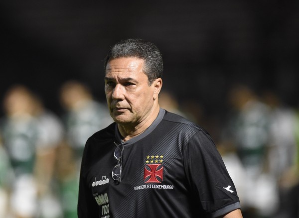 O TÉCNICO VANDERLEI LUXEMBURGO TEM CÂNCER DE PELE DIAGNOTISCADO - News Rondônia