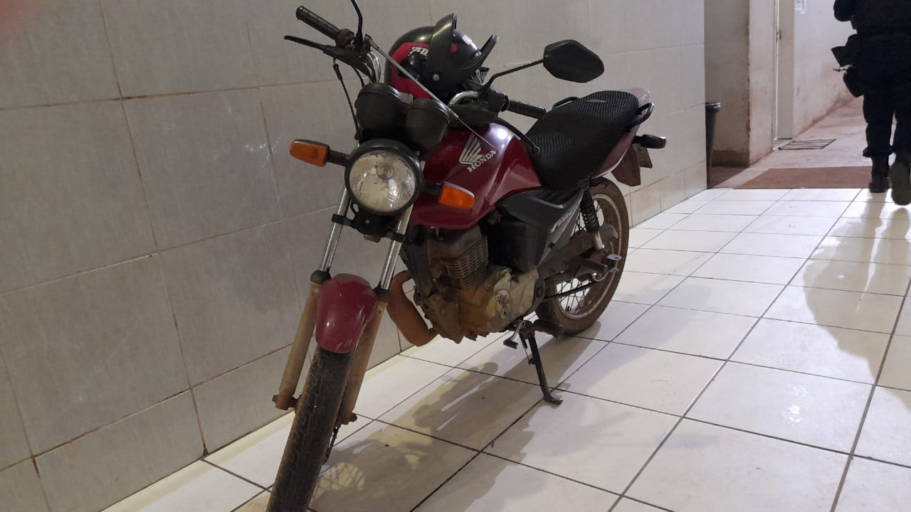 DE VOLTA AS RUAS: Sargento Gusmão recupera moto roubada e prende assaltante no bairro Igarapé - News Rondônia