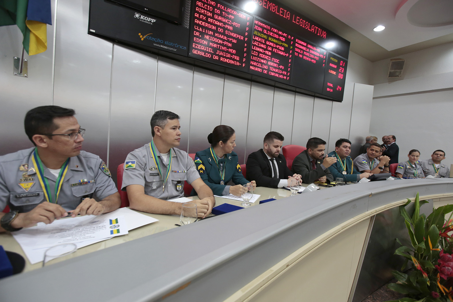 DEPUTADO JESUÍNO BOABAID ENTREGA HONRARIAS EM SESSÃO SOLENE NA ALE - News Rondônia