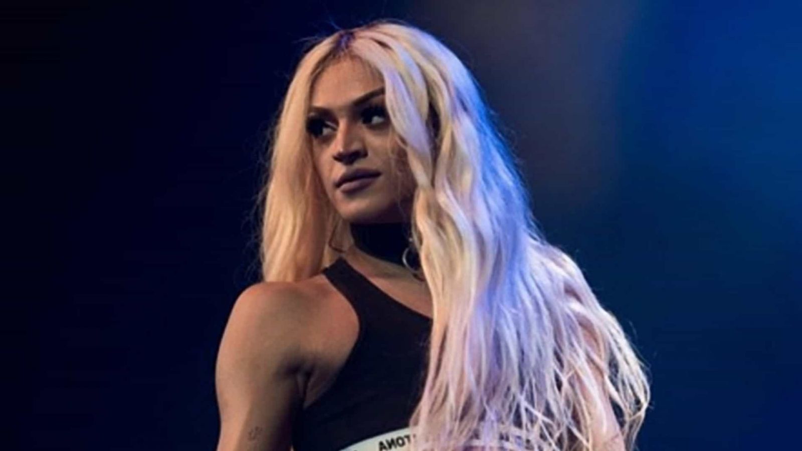 PABLLO VITTAR SOFRE ACIDENTE E SE MACHUCA EM FESTA APÓS COACHELLA - News Rondônia