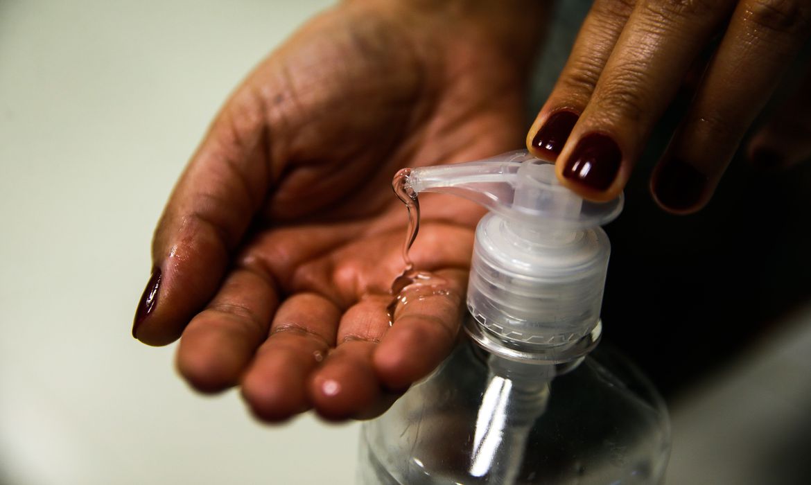 FORÇAS ARMADAS AMPLIAM PRODUÇÃO DE ÁLCOOL EM GEL E CLOROQUINA - News Rondônia