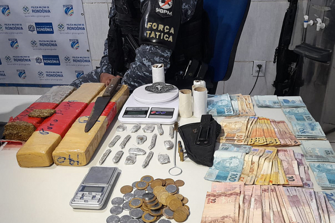 Força Tática do 9° batalhão prende suspeito com drogas e quase 10 reais em residência na sul - News Rondônia