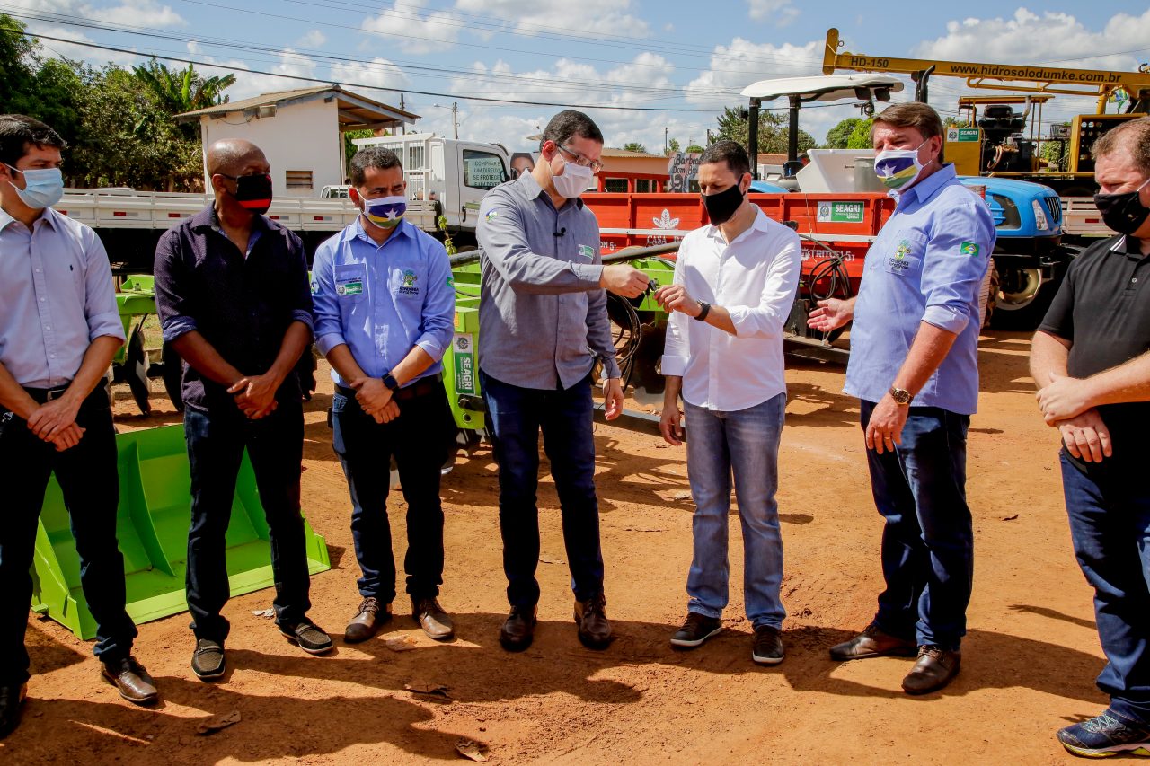 Maquinários entregues pelo Estado irão impulsionar as atividades da agricultura familiar em Guajará-Mirim - News Rondônia