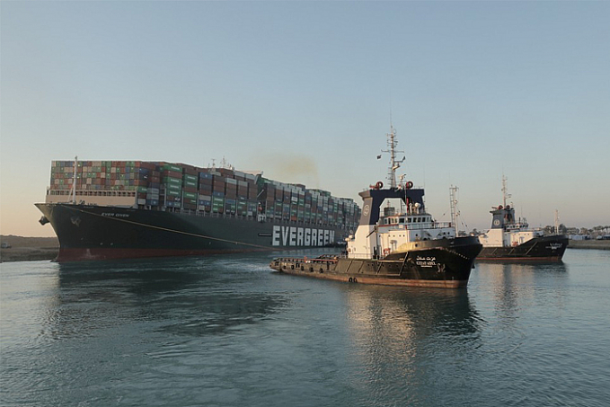 Meganavio encalhado no Canal de Suez volta a flutuar após 6 dias - News Rondônia