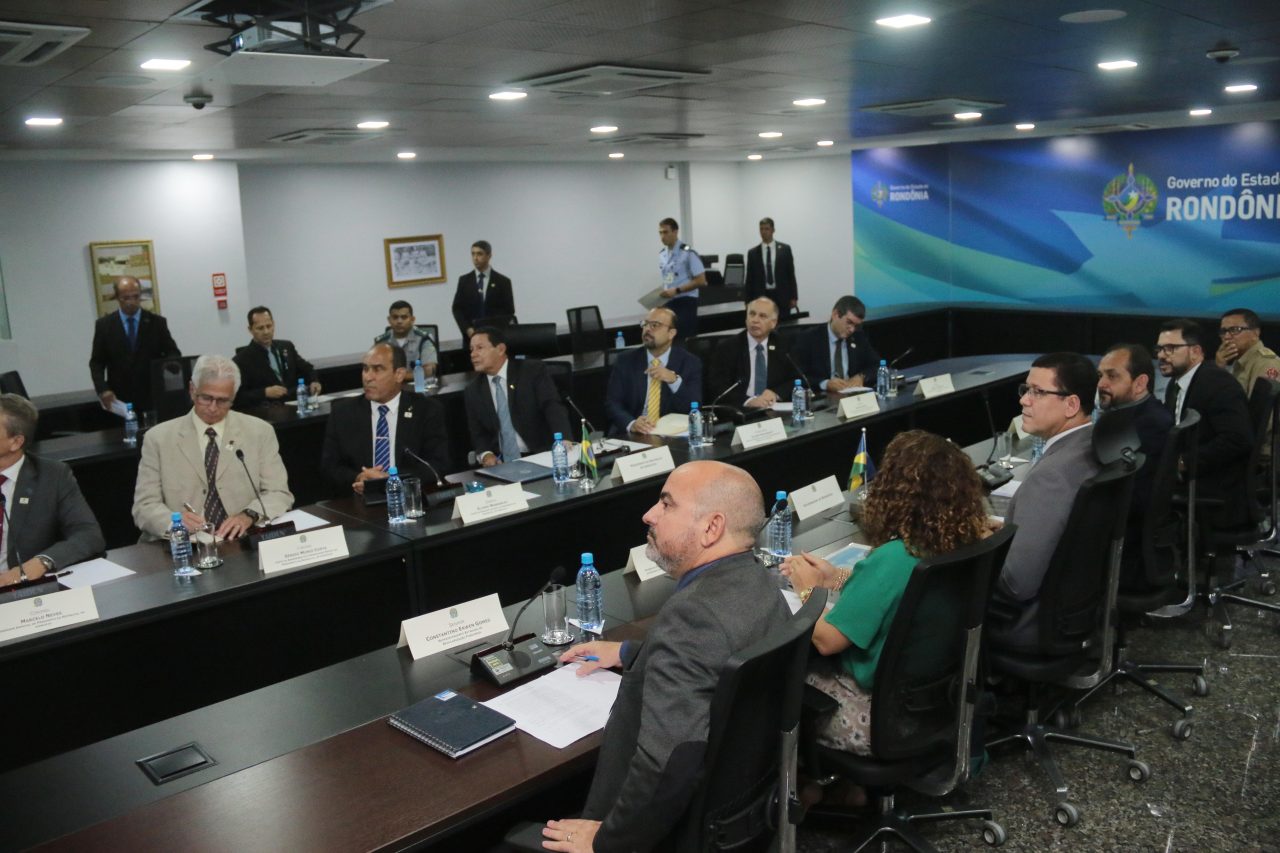 GOVERNADOR APRESENTA PROPOSTAS DE AÇÕES DE PROTEÇÃO E DESENVOLVIMENTO DA AMAZÔNIA AO PRESIDENTE EM EXERCÍCIO GENERAL MOURÃO - News Rondônia