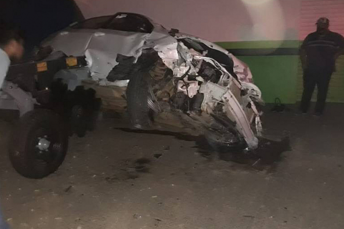 Para não atropelar mulher e criança, motorista freia bruscamente, atinge implementos agrícolas e carro fica destruído - News Rondônia