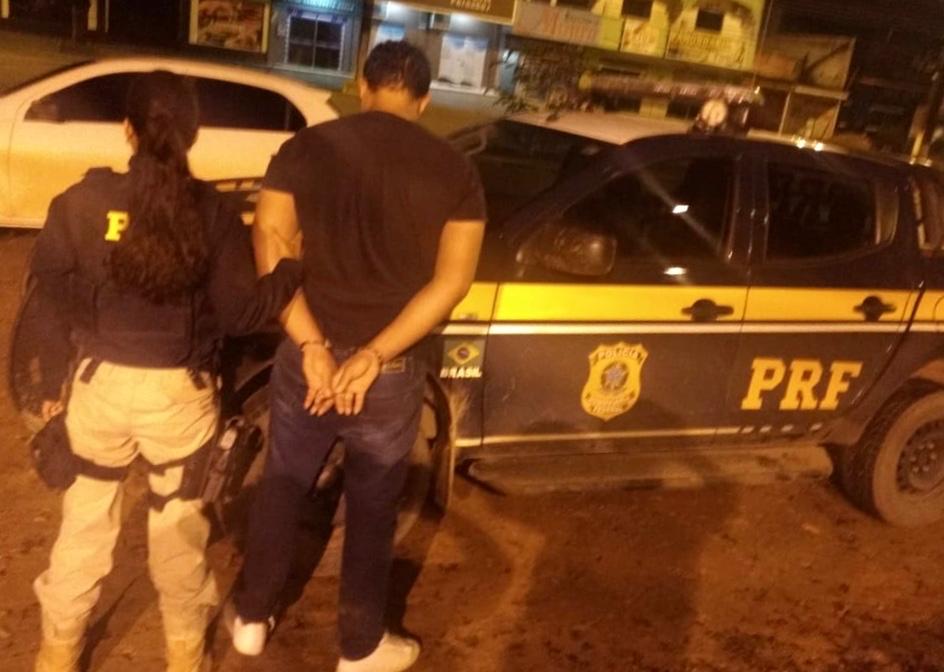EM AÇÃO CONJUNTA, PRF E PM RECUPERA VEÍCULO ROUBADO - News Rondônia