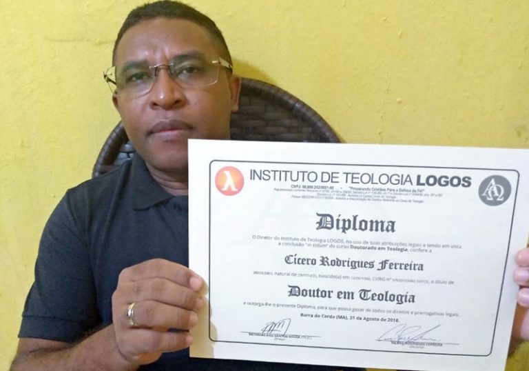 GARI QUE ESTUDOU COM LIVROS DO LIXO AGORA É DOUTOR - News Rondônia