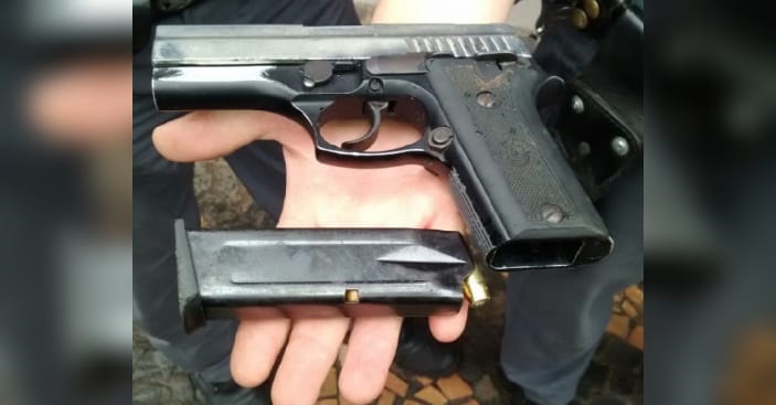 FORÇA TÁTICA DO 1°BPM PRENDE JOVEM COM PISTOLA PONTO 40 - News Rondônia