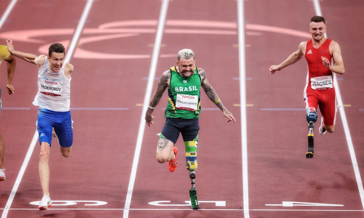 Por um centésimo a mais, Vinícius Rodrigues é prata nos 100m em Tóquio - News Rondônia