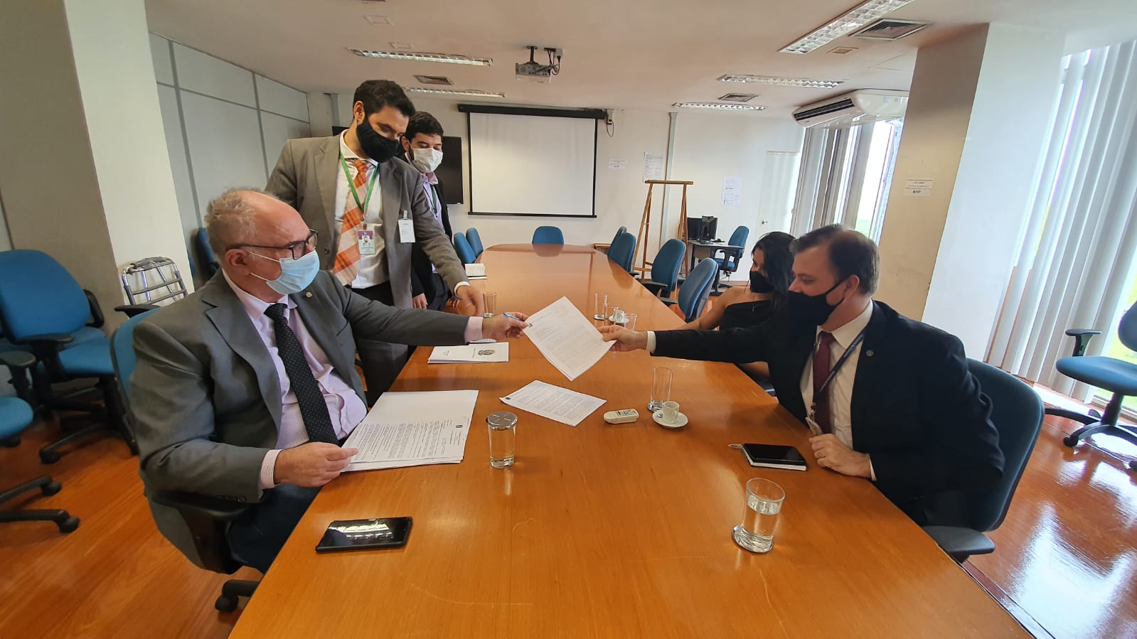 Nazif participa de reunião com o novo presidente da CEEXT e comemora avanços para aposentados e pensionistas e para 327 professores injustiçados - News Rondônia