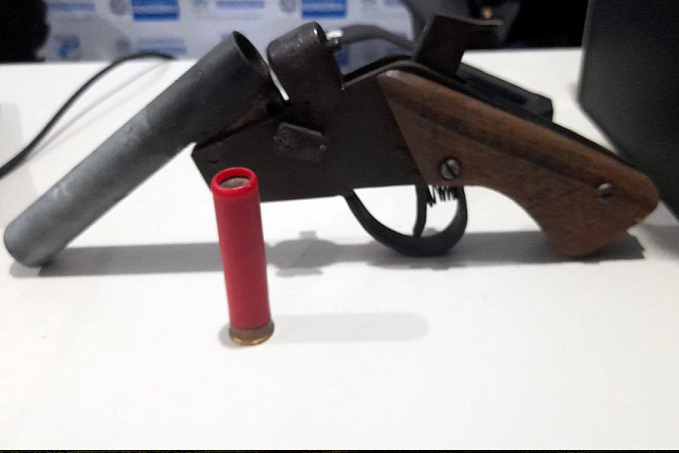 HOMICÍDIO EVITADO - Dupla é presa com arma na zona leste - News Rondônia