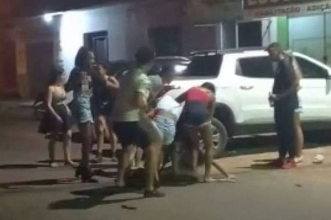 Vídeo de mulheres saindo na porrada em RO viraliza em grupos do whatsapp - News Rondônia