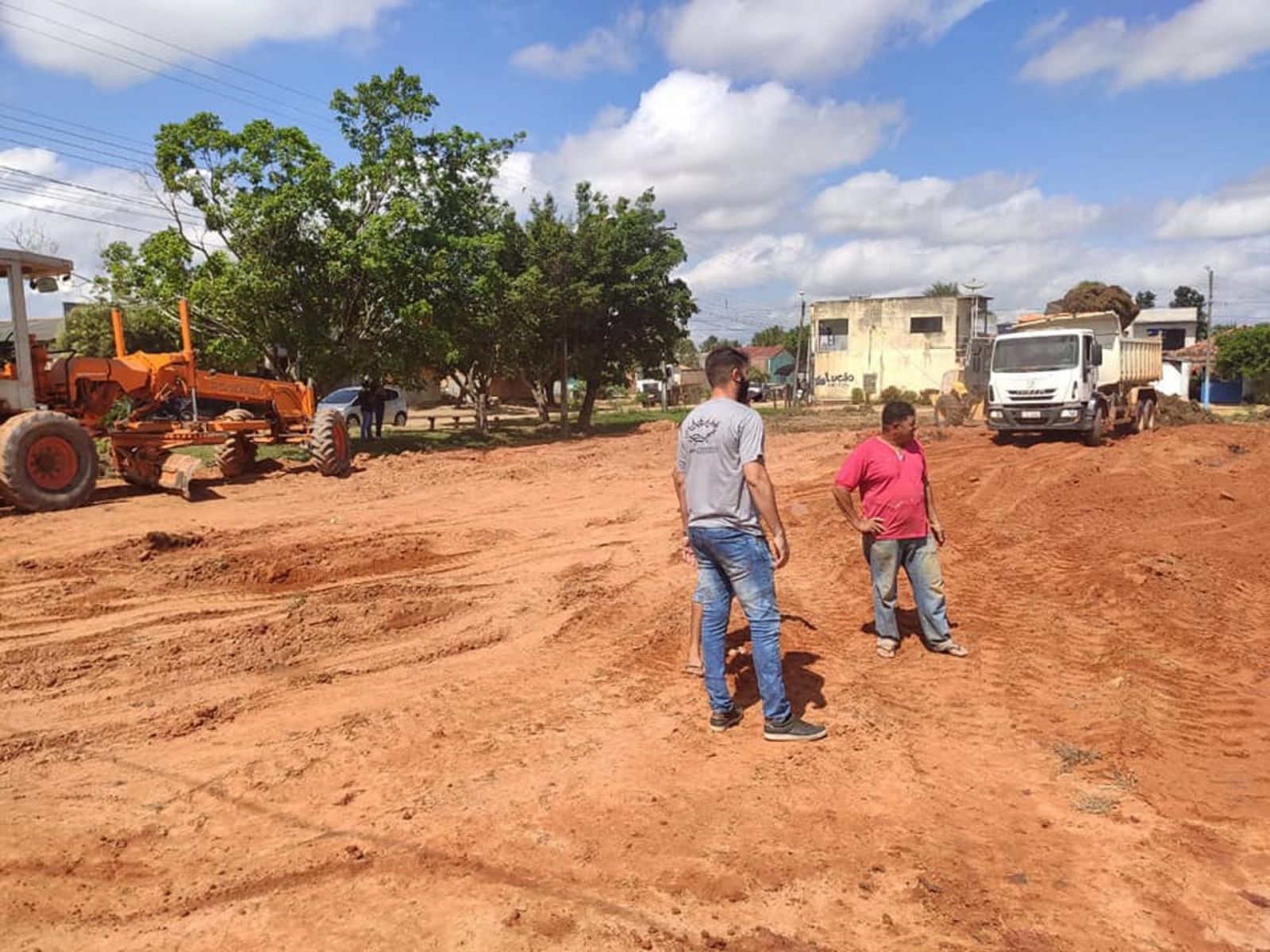 JI-PARANÁ - COM EMENDA DO DEPUTADO EDSON MARTINS, ATERRO PARA INICIO DAS OBRAS DA PRAÇA NO BAIRRO SÃO FRANCISCO É CONCLUÍDO - News Rondônia