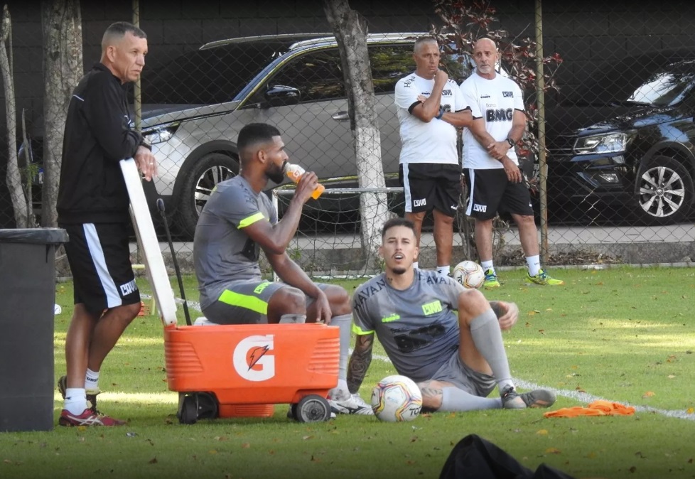 AGRESSÕES: JOGADORES DO VASCO SE DESENTENDEM EM TREINO E TROCAM SOCOS - News Rondônia