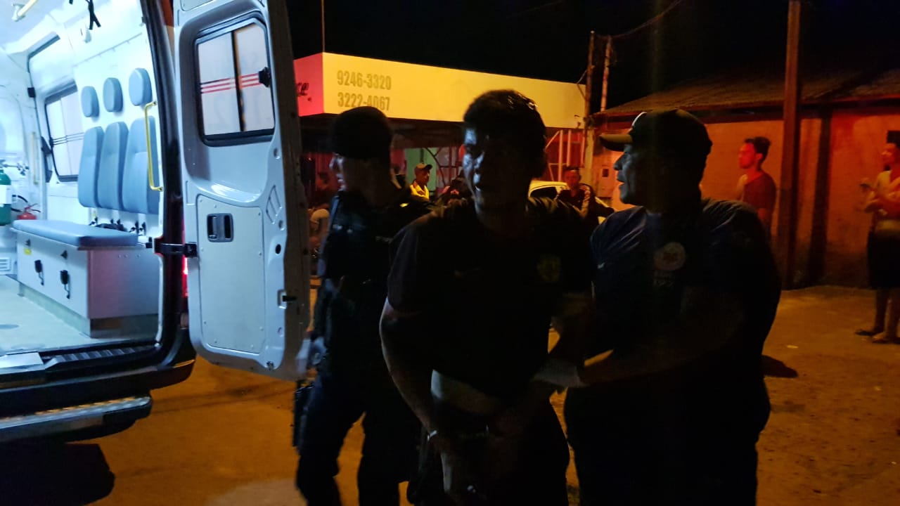 HOMEM É AGREDIDO POR POPULARES APÓS SER SUSPEITO DE INVADIR RESIDÊNCIAS NA CAPITAL - News Rondônia
