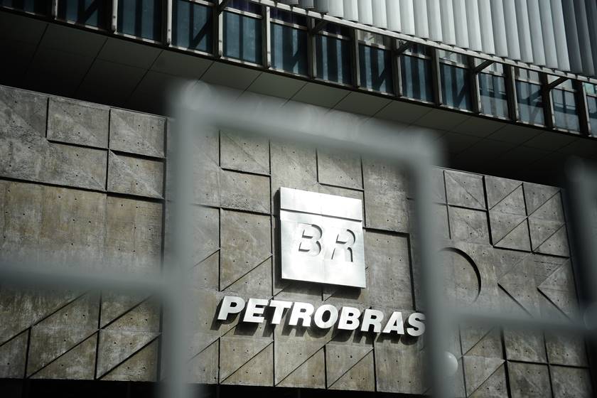 BOLSONARO DETERMINA E PETROBRAS DESISTE DE AUMENTAR PREÇO DO DIESEL - News Rondônia
