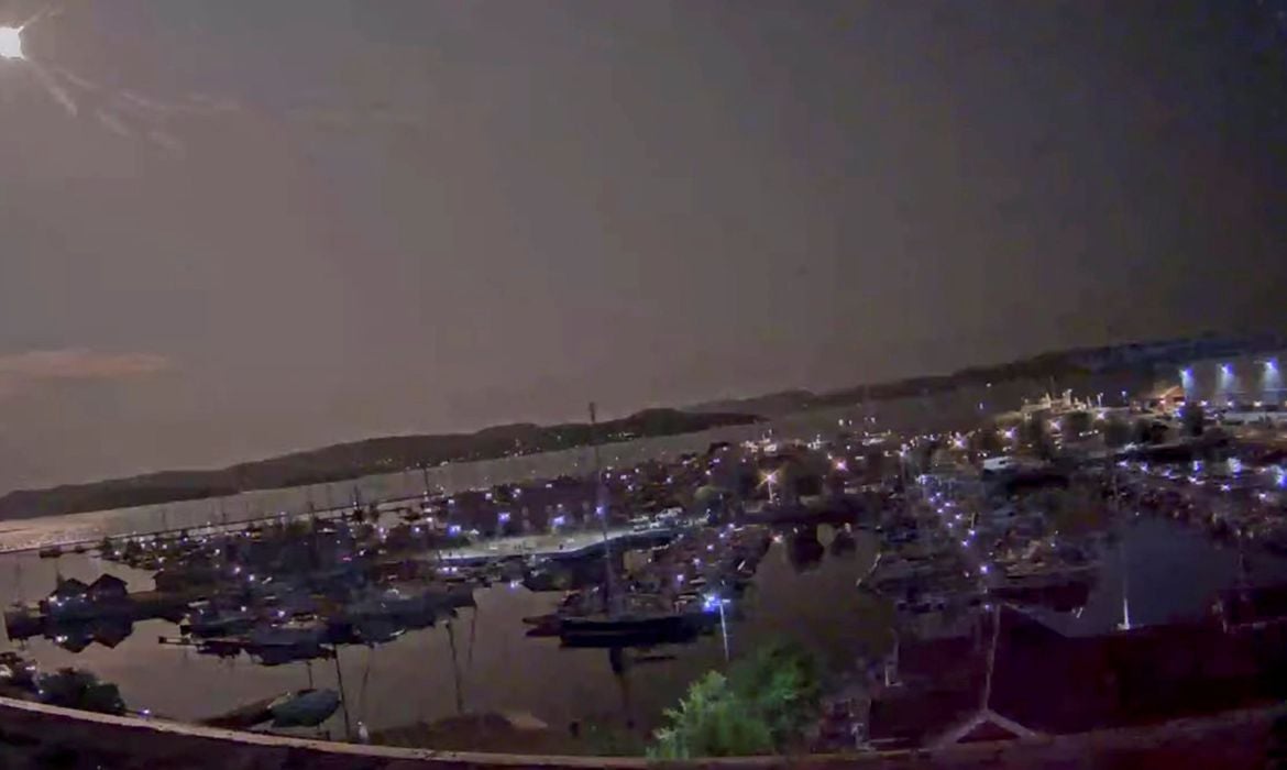 Meteoro ilumina os céus da Noruega; parte pode ter caído perto de Oslo - News Rondônia