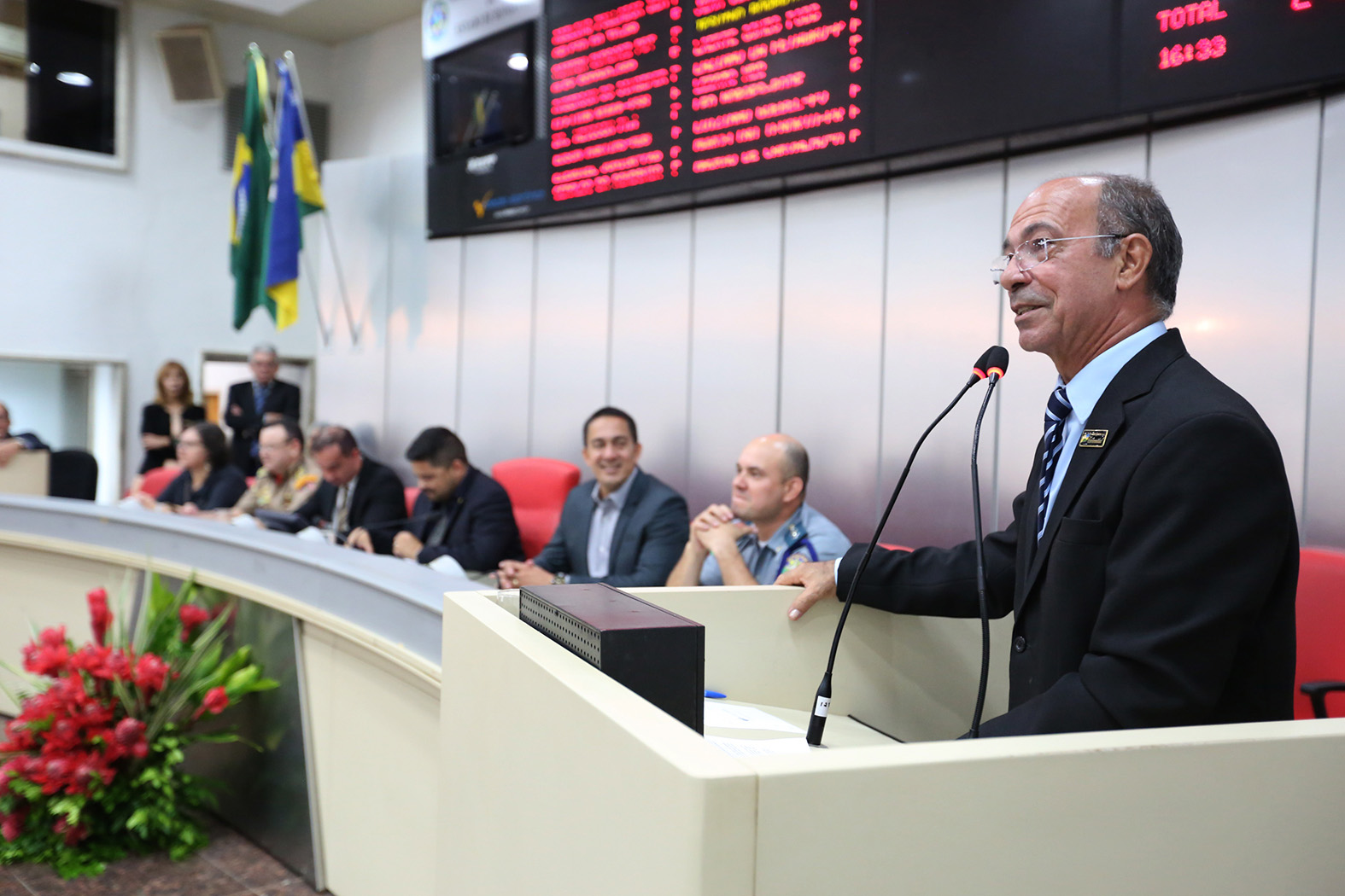 JORNALISTA LENILSON GUEDES É HOMENAGEADO COM TÍTULO HONORÍFICO DE CIDADÃO DE RONDÔNIA - News Rondônia