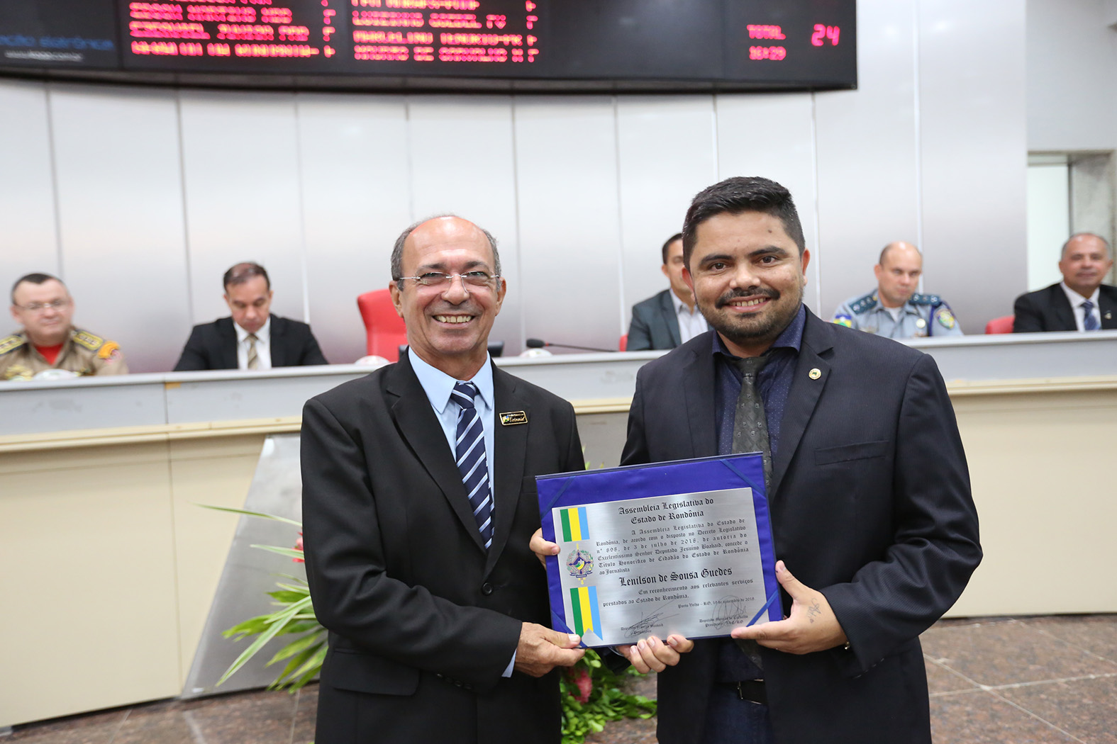 JORNALISTA LENILSON GUEDES É HOMENAGEADO COM TÍTULO HONORÍFICO DE CIDADÃO DE RONDÔNIA - News Rondônia