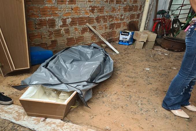 ABSURDO: Corpos de mãe e filha são achados enterrados em quintal de casa - News Rondônia