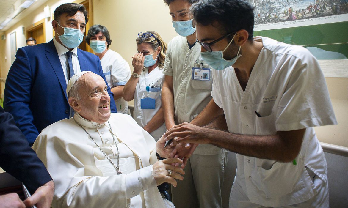 Papa Francisco ficará no hospital por mais alguns dias, diz Vaticano - News Rondônia