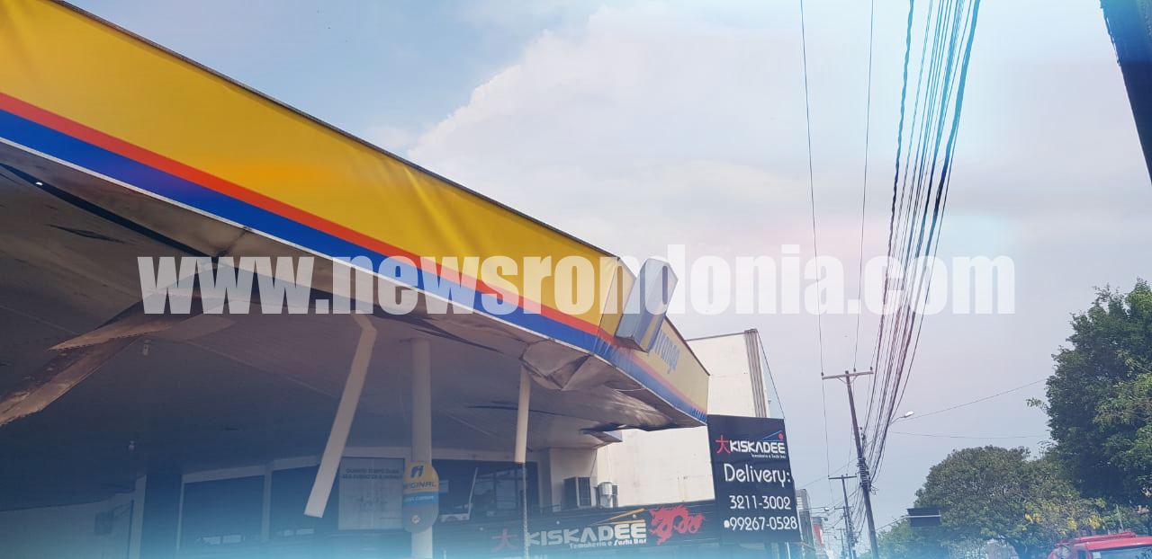 Chuva forte com rajadas de vento derruba árvores e danifica estrutura de Posto de Gasolina (Vídeo) - News Rondônia