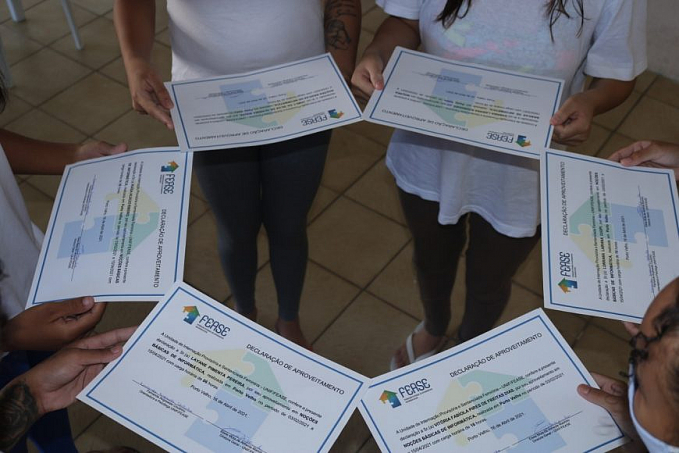 Socioeducandas da Fease recebem certificado de noções básicas de informática - News Rondônia