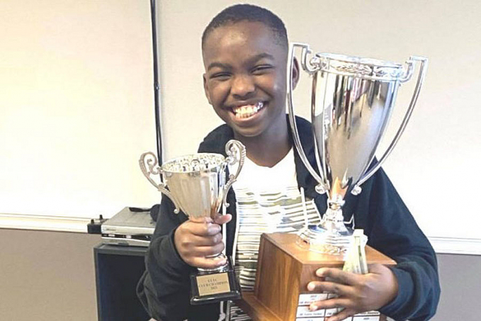Nigeriano de 10 anos que dormia no chão é campeão de xadrez nos EUA - News Rondônia