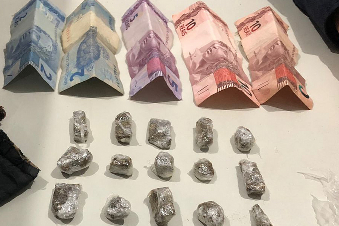Suspeito é preso ao ser flagrado vendendo drogas na zona leste de Porto Velho - News Rondônia