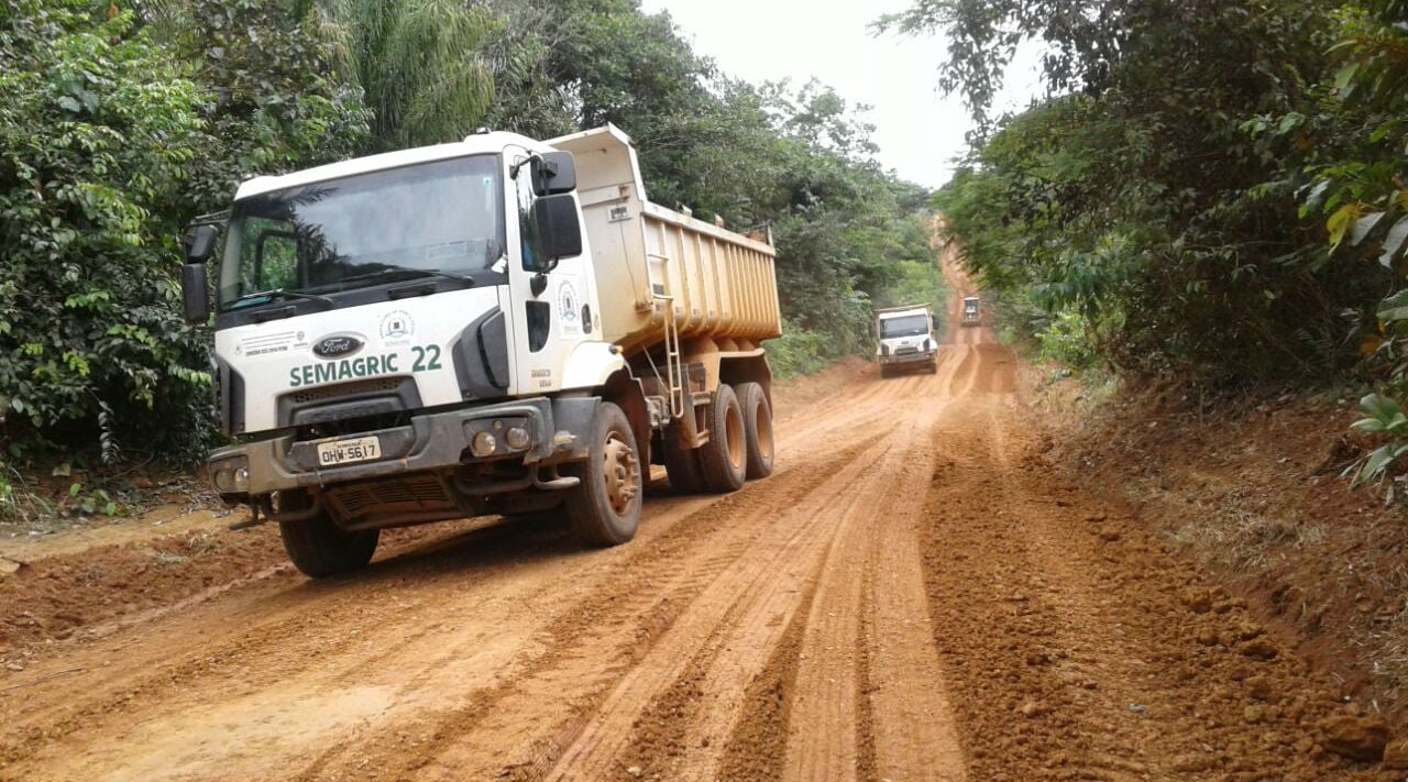 APÓS PERÍODO DE CHUVAS, PREFEITURA INTENSIFICA RECUPERAÇÃO DE ESTRADAS RURAIS - News Rondônia