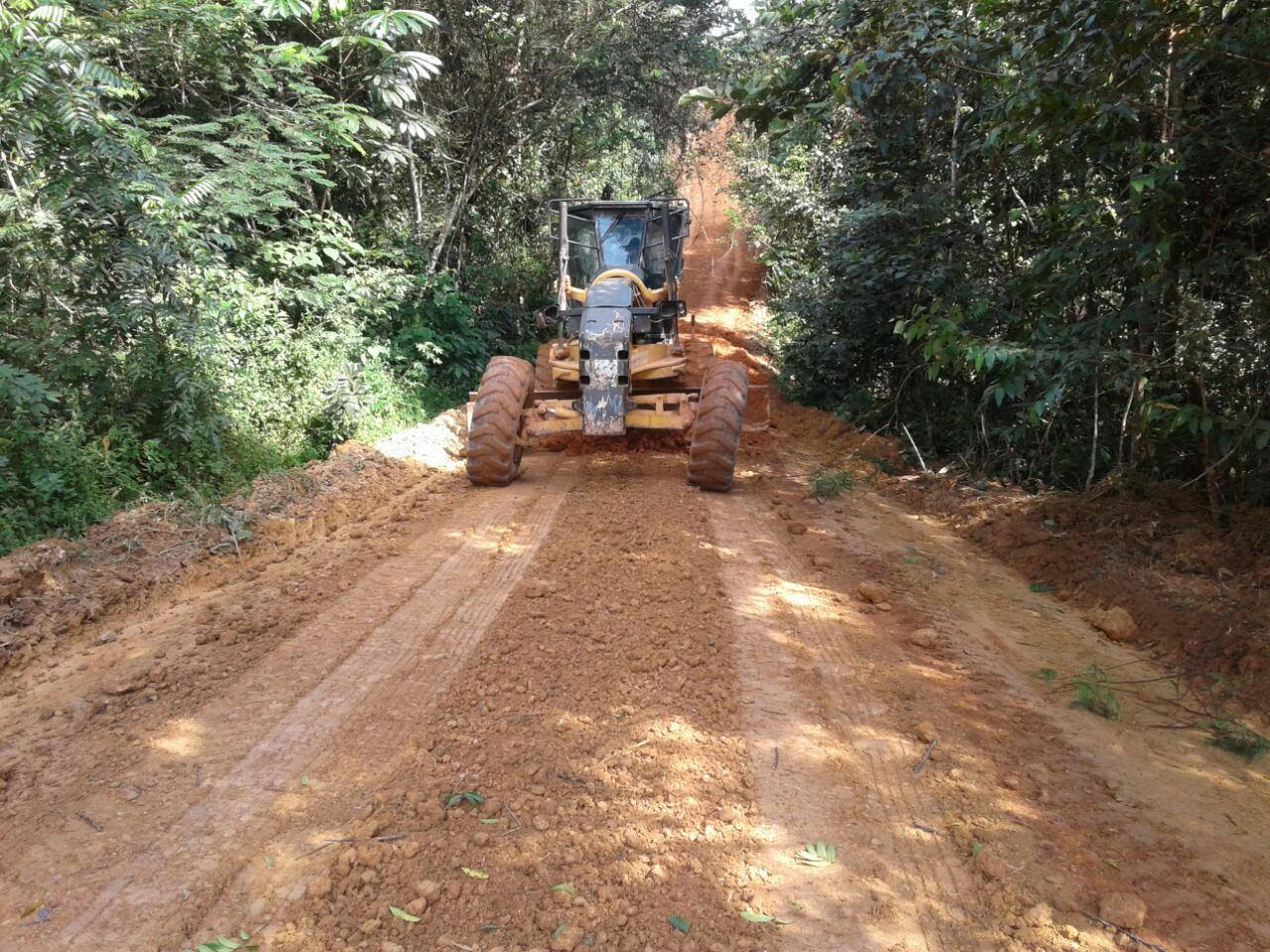 APÓS PERÍODO DE CHUVAS, PREFEITURA INTENSIFICA RECUPERAÇÃO DE ESTRADAS RURAIS - News Rondônia
