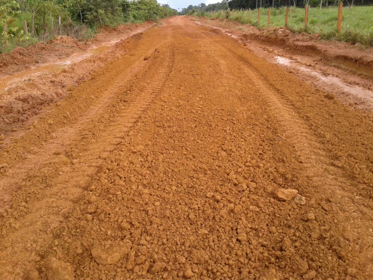 APÓS PERÍODO DE CHUVAS, PREFEITURA INTENSIFICA RECUPERAÇÃO DE ESTRADAS RURAIS - News Rondônia