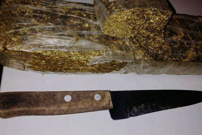 Após confessar venda de drogas a policiais, adolescente diz estar no tráfico para sustentar filho pequeno - News Rondônia