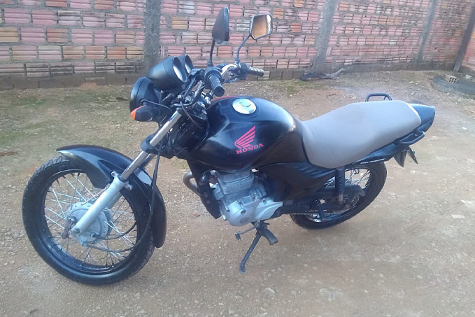 CAI N'ÁGUA: Vítima deixa moto estacionada na feira e veículo é furtado - News Rondônia