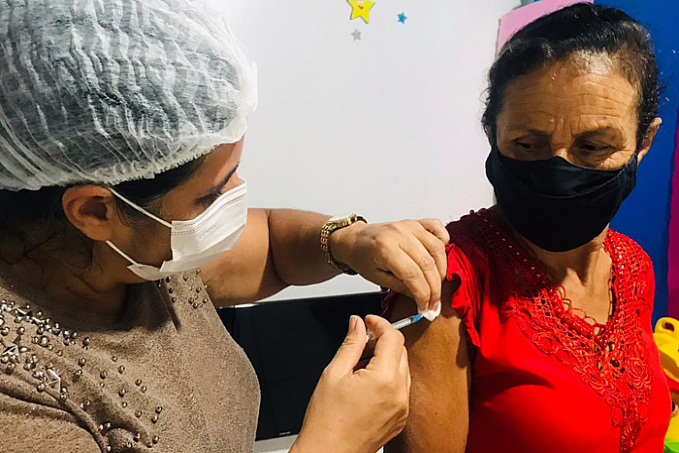 Prefeitura de Jaru vacina cerca de mil pessoas maiores de 60 anos com a 1ª dose da vacina - News Rondônia