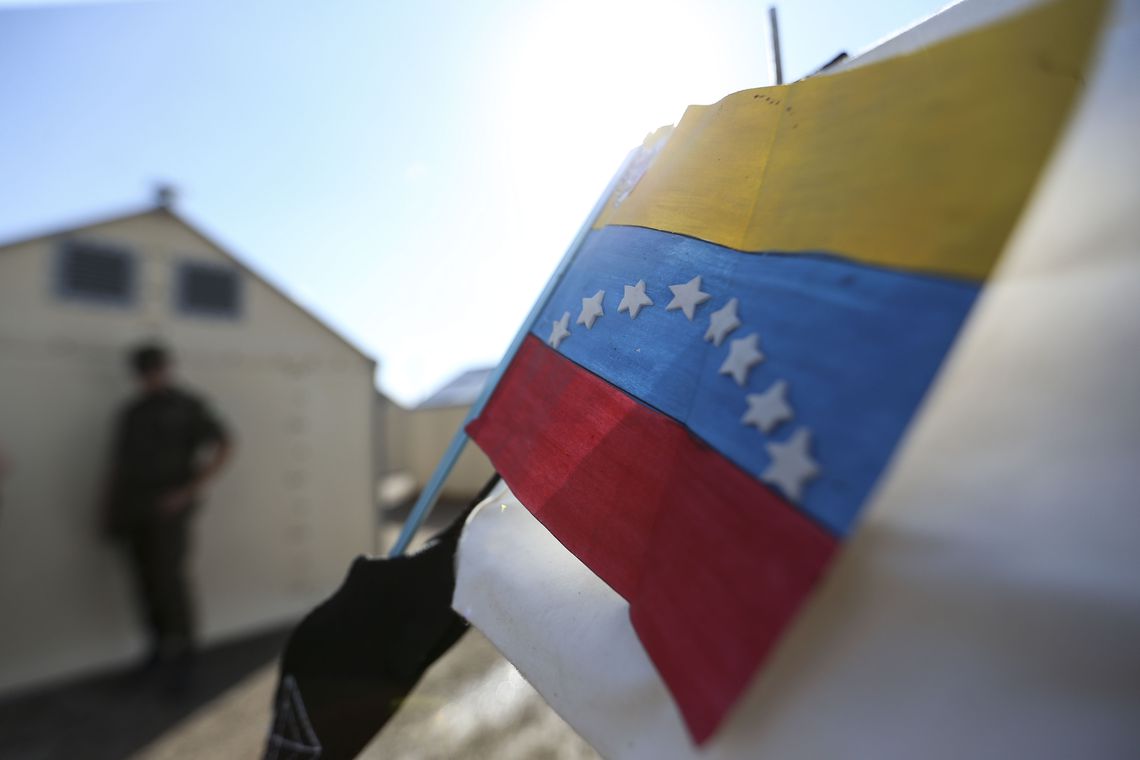 VENEZUELANOS DEIXAM RORAIMA E SEGUEM PARA OITO CIDADES NO PAÍS - News Rondônia