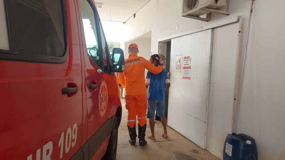 Homem que havia sobrevivido a atropelamento e 9 facadas é atacado por mulher que tenta matá-lo usando caco de vidro